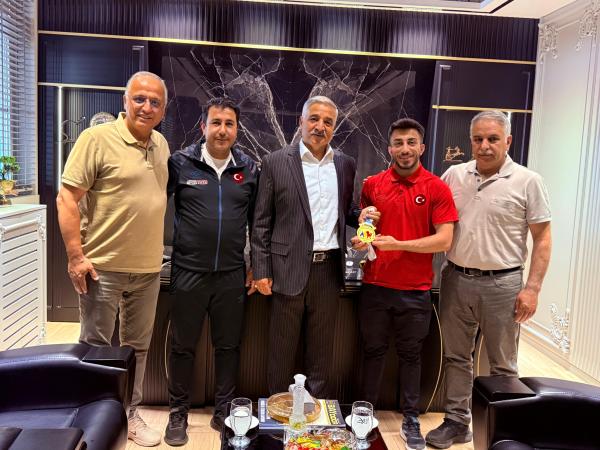 Şampiyonlardan Baydoor’a Ziyaret