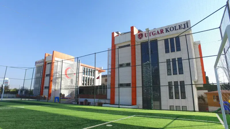 Uygar Koleji