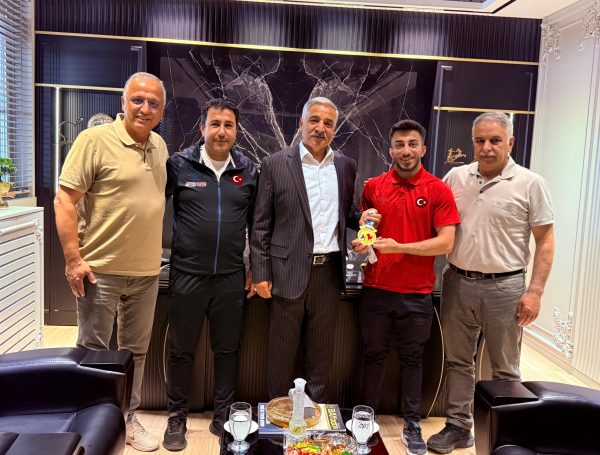 Şampiyonlardan Baydoor’a Ziyaret